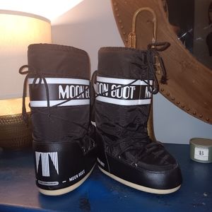 Tecncia moon boots